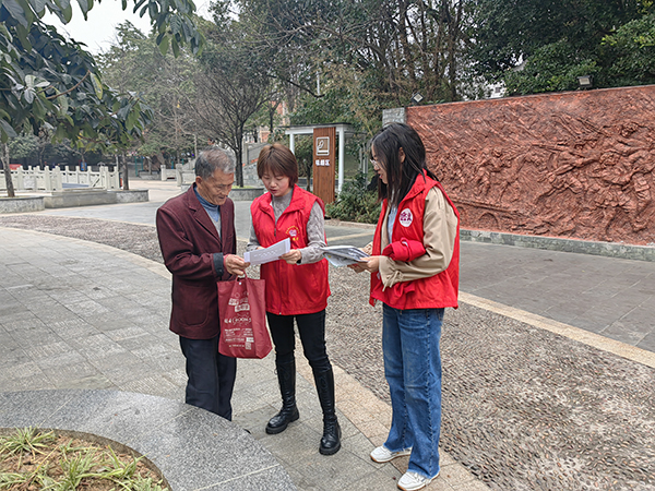 市人大常委会机关开展未成年人森林防火知识宣传教育活动 通讯员 曾明君(图1) 市人大常委会机关开展未成年人森林防火知识宣传教育活动 通讯员 曾明君(图1)