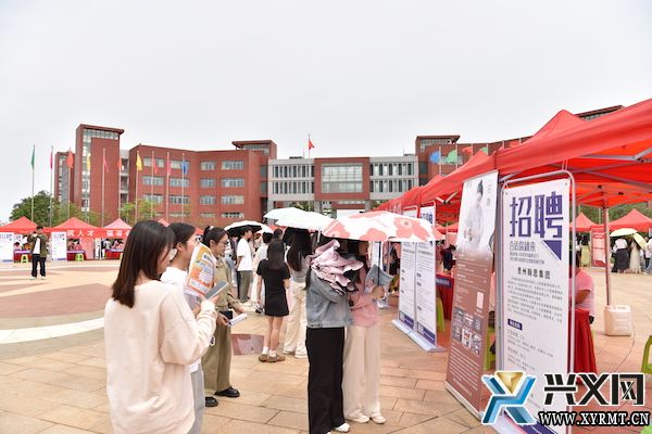 2024年“筑人才·强省会”高校毕业生留筑行动校园招聘会举行(图3)