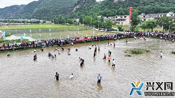 楼纳村:“开秧节”活动精彩呈现 游客沉浸式体验农耕文化(图4) 楼纳村:“开秧节”活动精彩呈现 游客沉浸式体验农耕文化(图4)