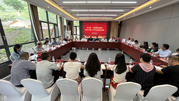 以康养之名 礼敬人才——兴义市2024年优秀专家人才代表康养疗休活动举行(图1) 以康养之名 礼敬人才——兴义市2024年优秀专家人才代表康养疗休活动举行(图1)