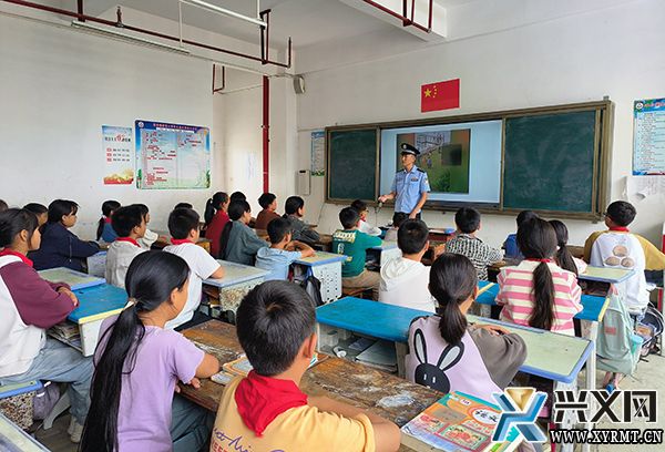 义龙新区开展防溺水宣传进校园活动(图1)