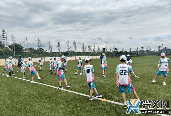 练“技能”强“战力” 义龙新区棒垒球体育公园夏训正酣(图2) 练“技能”强“战力” 义龙新区棒垒球体育公园夏训正酣(图2)