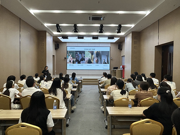 “关爱自闭症儿童—守望来自星星的你”主题讲座举行(图1)