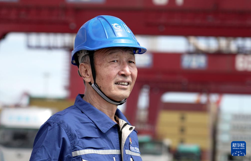 国家勋章和国家荣誉称号获得者｜许振超：精益求精做好本职工作，成为无愧于时代的劳动者(图4)