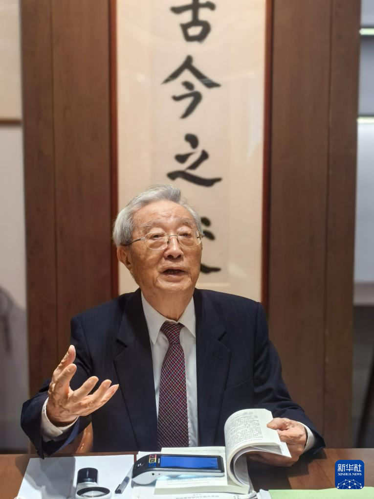 国家勋章和国家荣誉称号获得者丨张晋藩：让中国法制史的参天大树根深叶茂(图2)