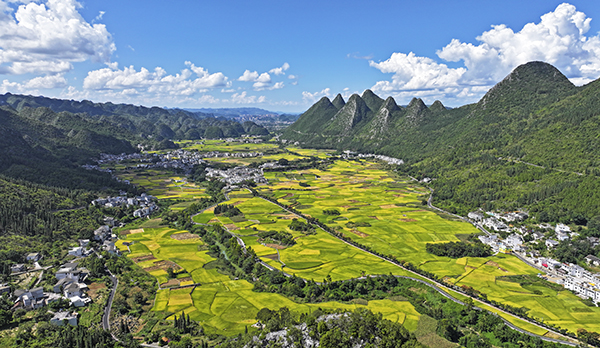 徒步爱好者“花式”点赞万峰林(图3)