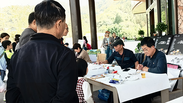 万峰林：提质扩容迎贵客 多彩活动醉游人(图1)