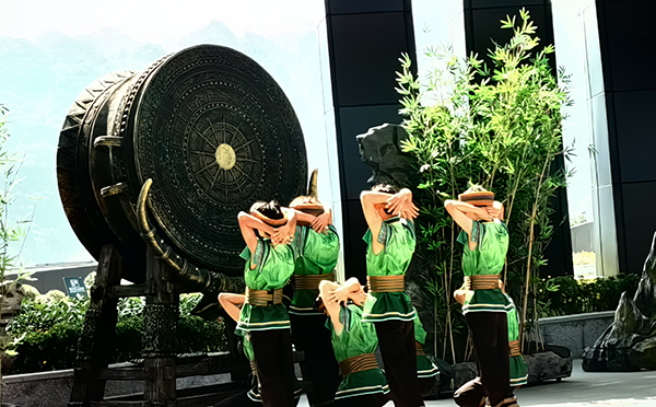 万峰林：提质扩容迎贵客 多彩活动醉游人(图3)