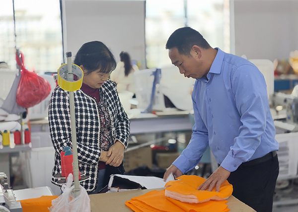 贵州达飞箱包有限公司：日产2000个包 “箱”飘海内外(图3)