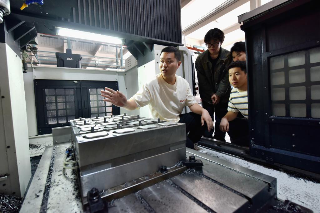 2025年如何稳就业促增收？权威部门解答热点问题(图2)