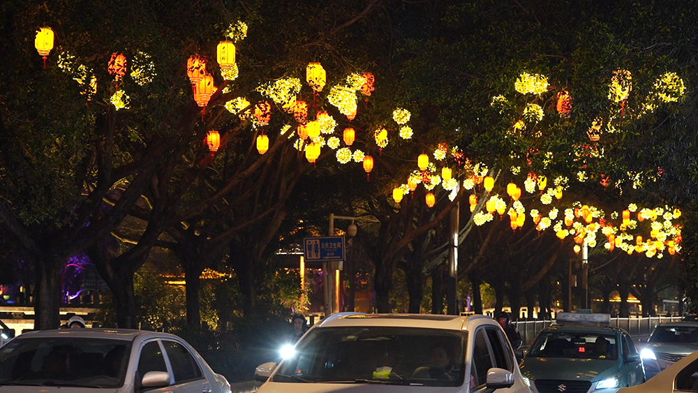 【新春走基层】兴义：张灯结彩迎新春 氛围营造增年味(图3)