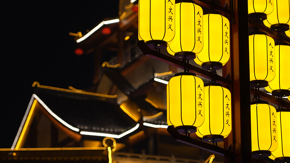 【新春走基层】兴义：张灯结彩迎新春 氛围营造增年味(图5)