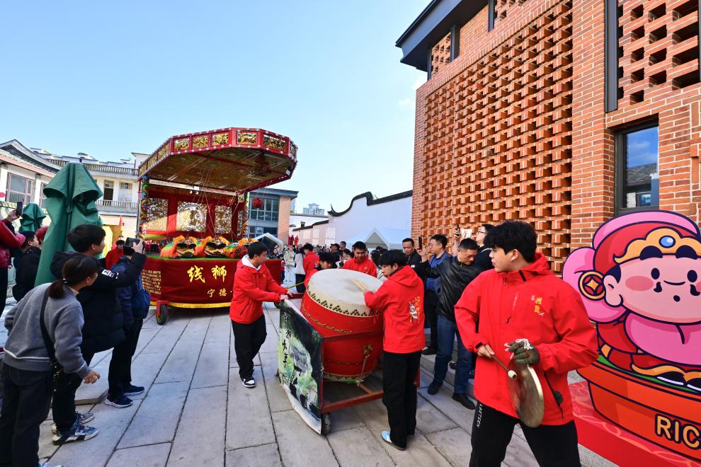 文化中国行·镜头里的非遗年｜线狮少年舞新春(图8)
