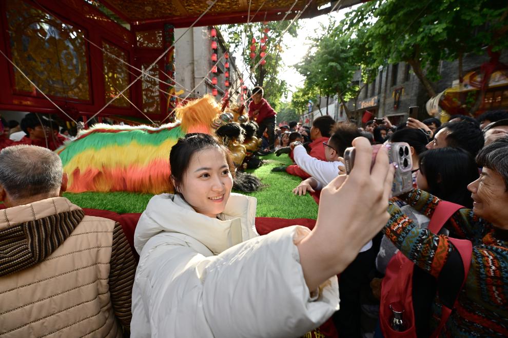 文化中国行·镜头里的非遗年｜线狮少年舞新春(图13)