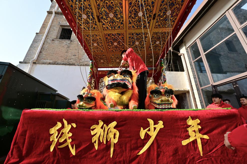 文化中国行·镜头里的非遗年｜线狮少年舞新春(图17)