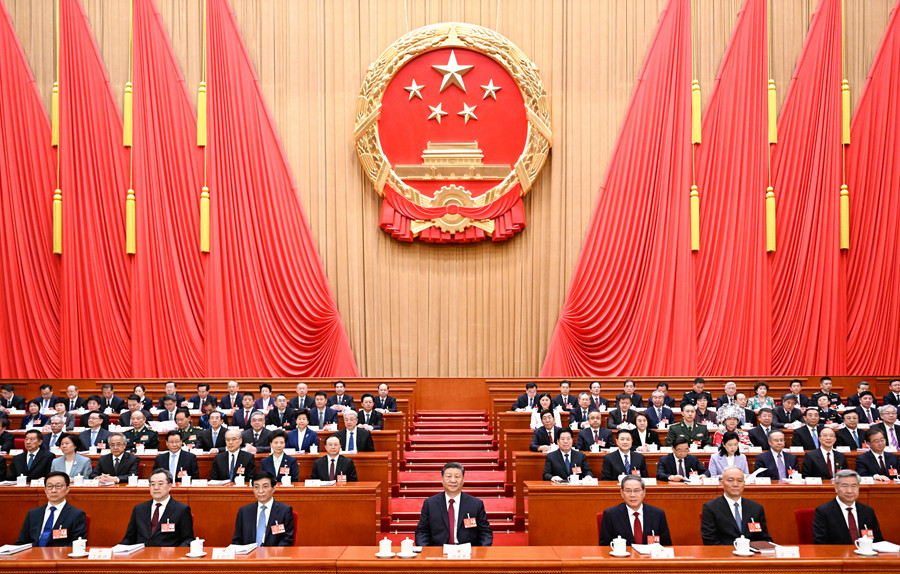 十四届全国人大三次会议在京开幕 习近平等在主席台就座(图1)