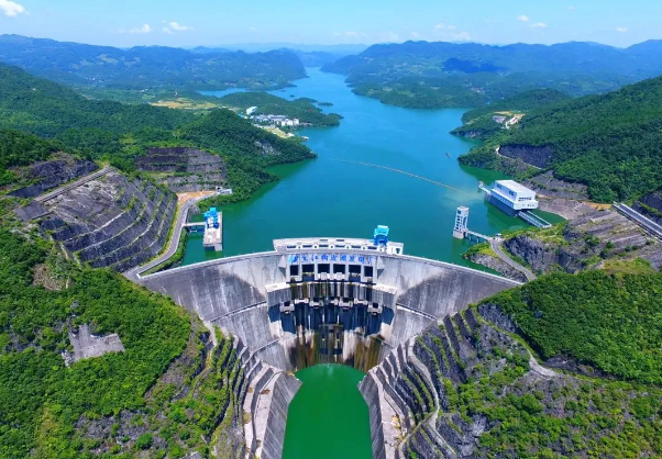 报效祖国 建功西部丨构皮滩发电厂:用青春热血融入“西电东送”大动脉(图1) 报效祖国 建功西部丨构皮滩发电厂:用青春热血融入“西电东送”大动脉(图1)