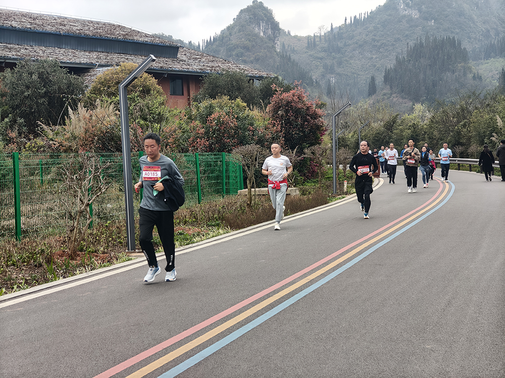 2025年“国防有我”健康跑在万峰林激情开跑(图2)