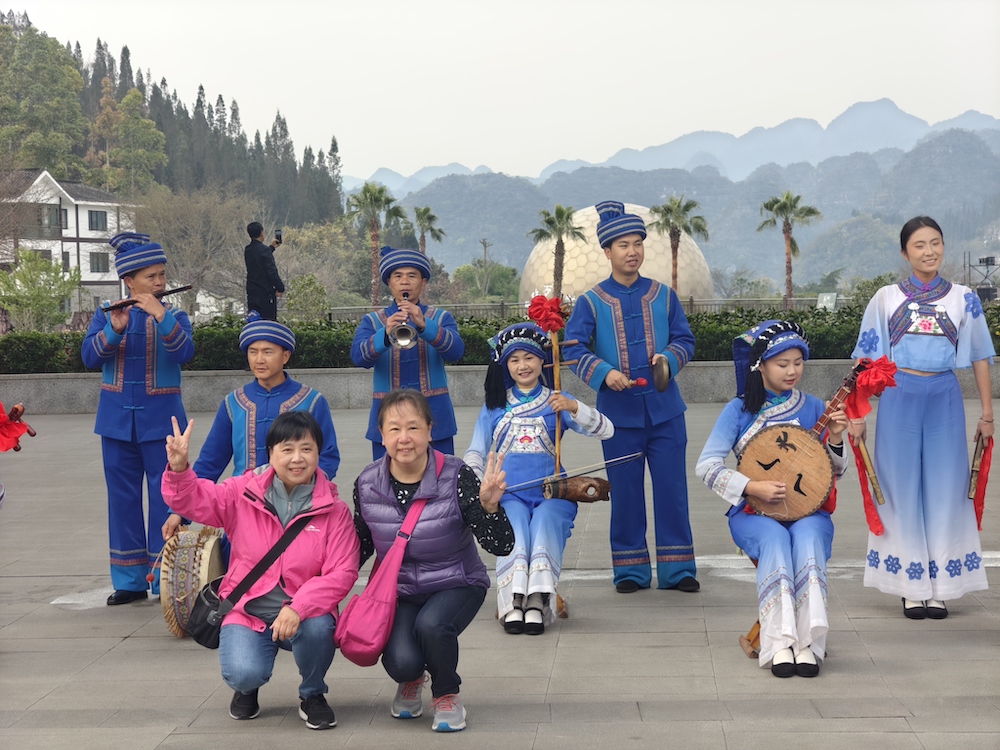 今年首个香港旅游团抵达兴义 打卡100分的春季之美(图1)