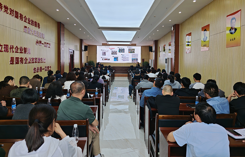 兴义市2025年“幸福家”家庭教育宣讲主题活动走进兴义市万峰工业贸易有限公司(图1)