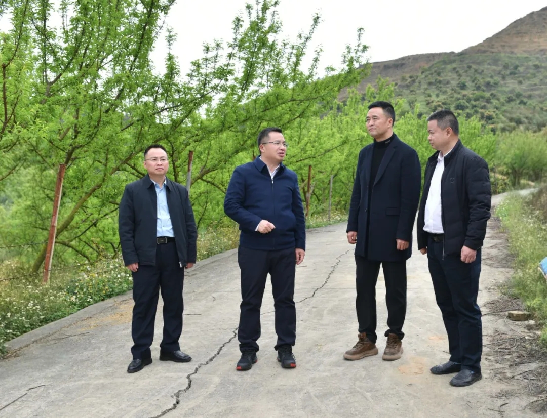 顾先林到则戎镇、南盘江镇宣讲习近平总书记在贵州考察时的重要讲话精神并调研(图3)