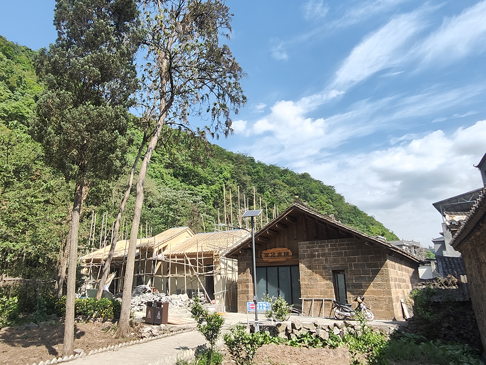 发哈村红色美丽村庄试点建设提质增效项目稳步推进 预计6月初全面完工(图3)