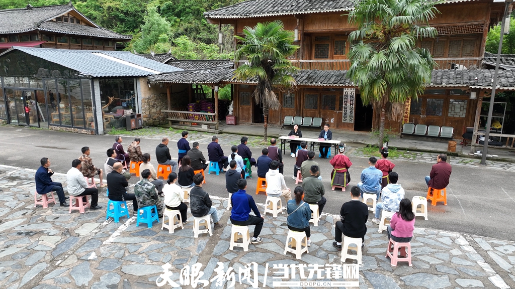 4月23日上午，深入学习贯彻习近平总书记在贵州考察时的重要讲话精神黔东南州“理论宣传二人讲”宣讲组走进丹寨县南皋乡石桥村。.jpg