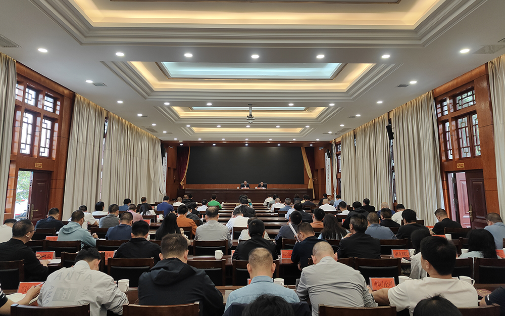 州委宣讲团到兴义市宣讲习近平总书记在贵州考察时的重要讲话精神(图1)