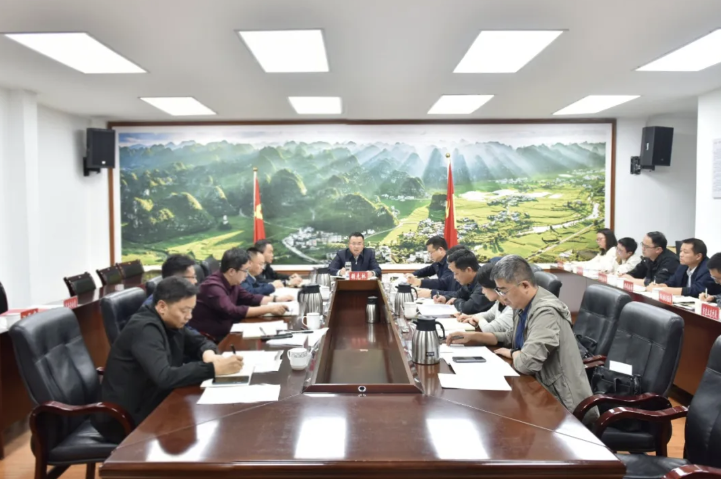 兴义市委市政府专题研究部署推进群众身边不正之风和腐败问题集中整治工作(图2)