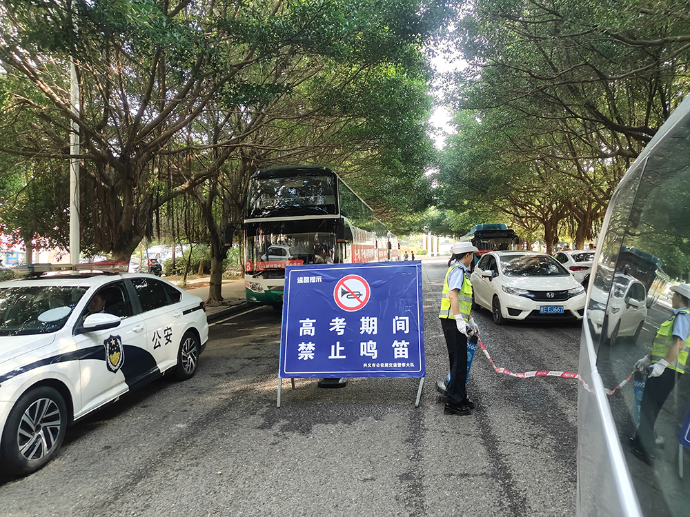 兴义市公安局多举措织密“平安护考网” 全力护航2025年高考(图4)