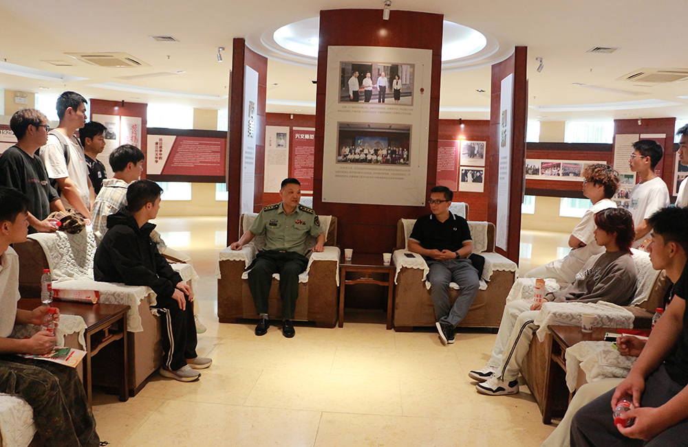 参军报国正当时 热血青年燃军魂——兴义市2025年下半年征兵工作全面启动(图1)