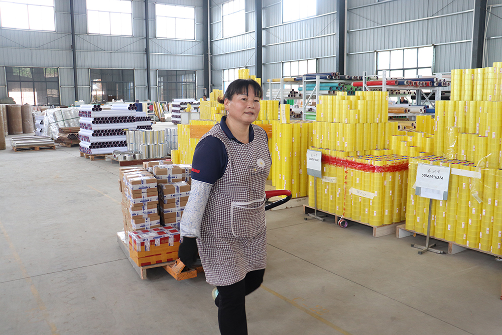 贵州中超技术有限公司：日产胶带3万卷 线上线下“双轮驱动”跑出产业加速度(图3)