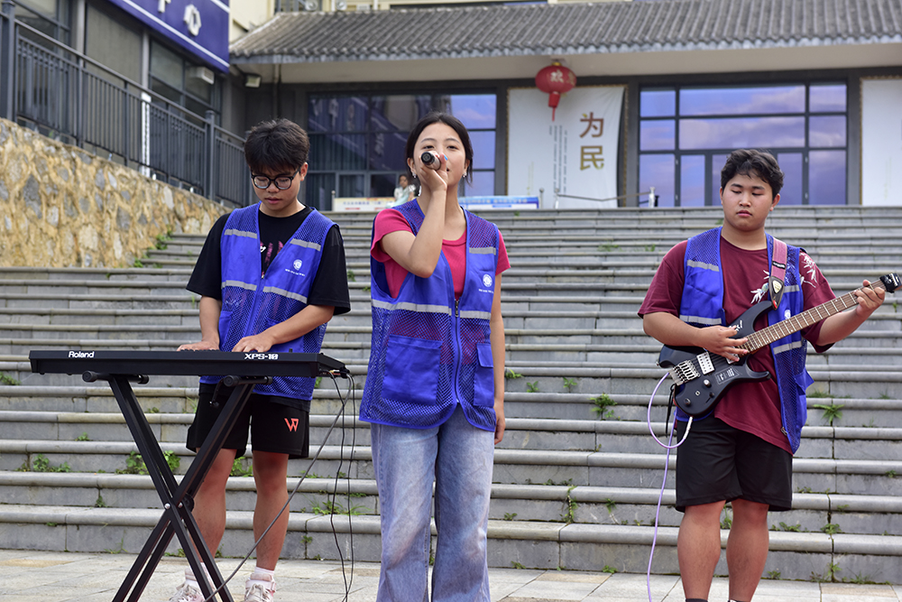 以青春之笔绘振兴图景 两所高校“三下乡”活动点亮木陇街道(图2)