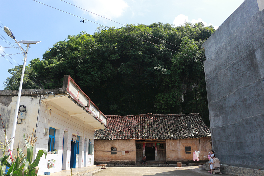 兴义：无人机移动式动员 数智化创新征兵宣传(图1)