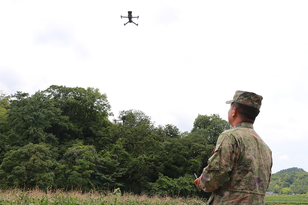 兴义：无人机移动式动员 数智化创新征兵宣传(图2)