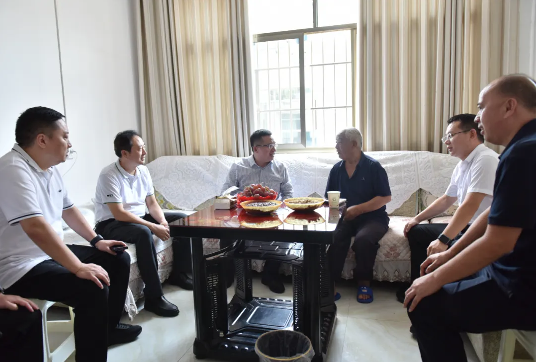 兴义市领导开展“八一”走访慰问(图3)