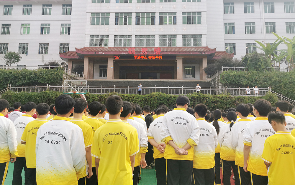 兴义市第十七中学开展法治宣讲活动(图1)