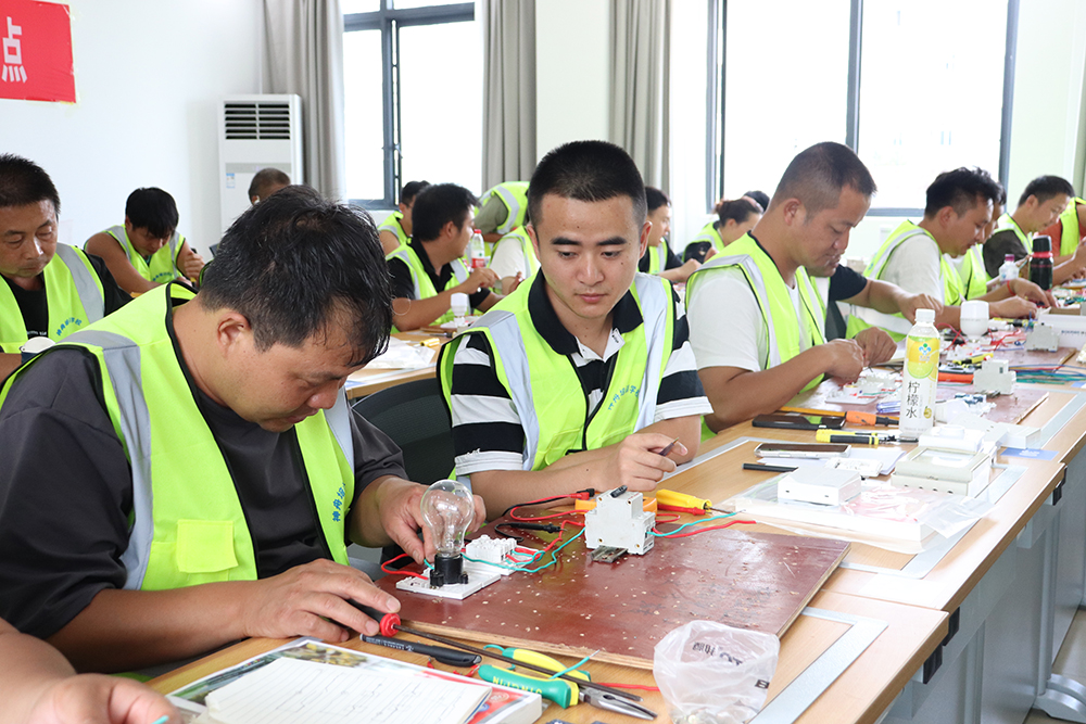 兴义：免费电工培训让群众收获“就业硬本领”(图3)