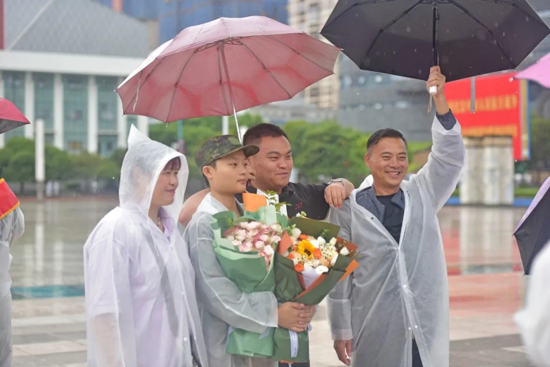 黔西南州：送新兵 踏征程 热血铸魂赴军营(图8)