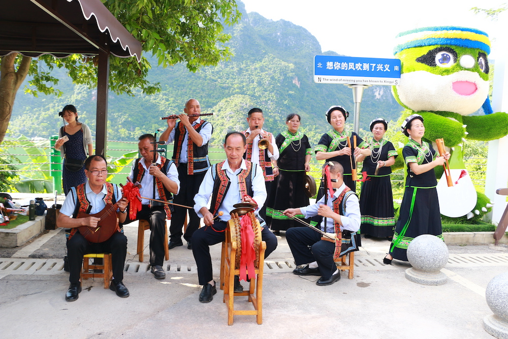 万峰湖：山环水绕间 解锁假期好风光(图4)