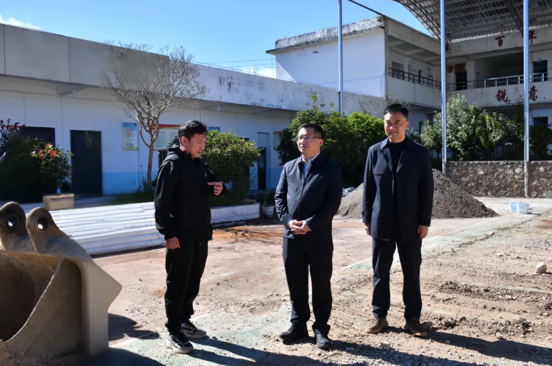 顾先林到三江口镇、捧乍镇宣讲党的二十届四中全会精神并调研(图3)