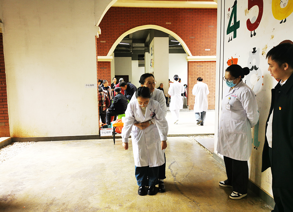 州妇幼保健院主题义诊服务进社区(图2)