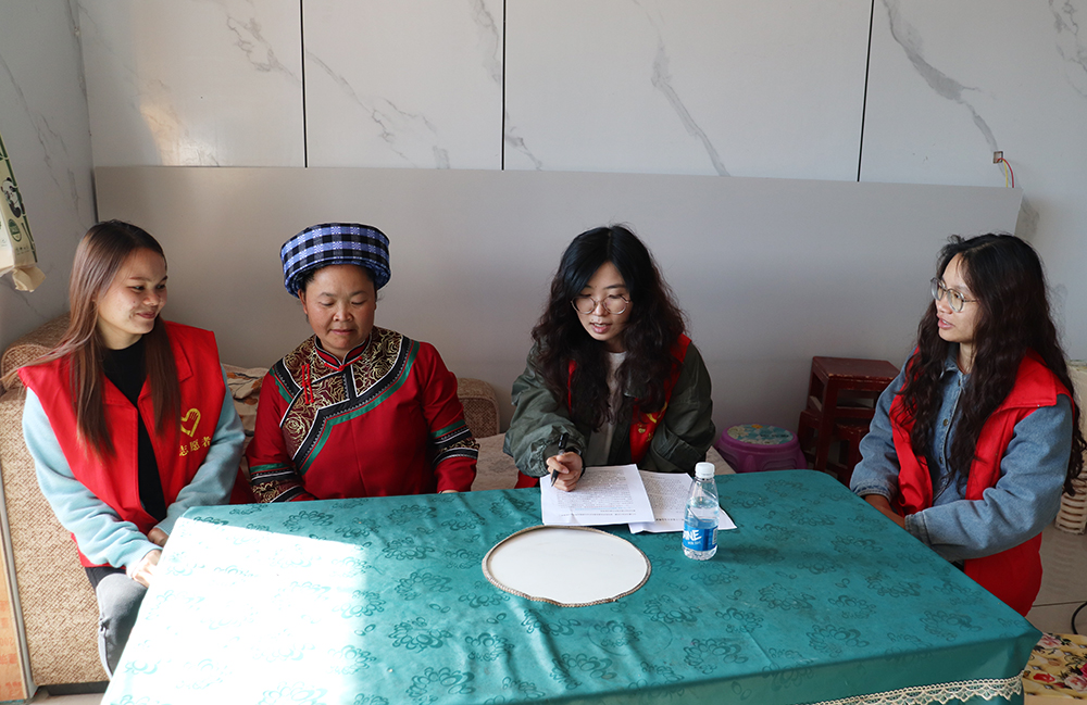 万屯镇阿泥社区：创新宣讲方式 让党的二十届四中全会精神入脑入心(图2)