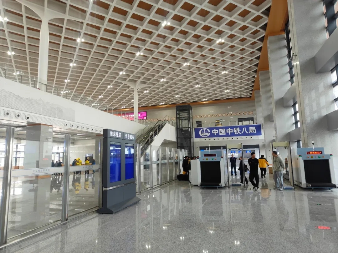 盘兴铁路兴义南站站房建成 兴义高铁时代进入冲刺收官(图4)