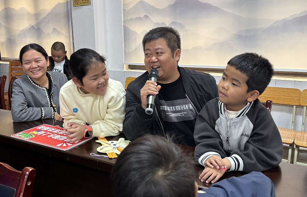兴义市：“用心表达爱”亲子活动搭建沟通桥梁(图3)