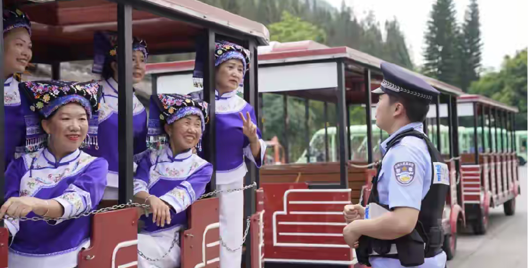 万峰林景区：“旅游警务”绘就平安“警”色(图6)