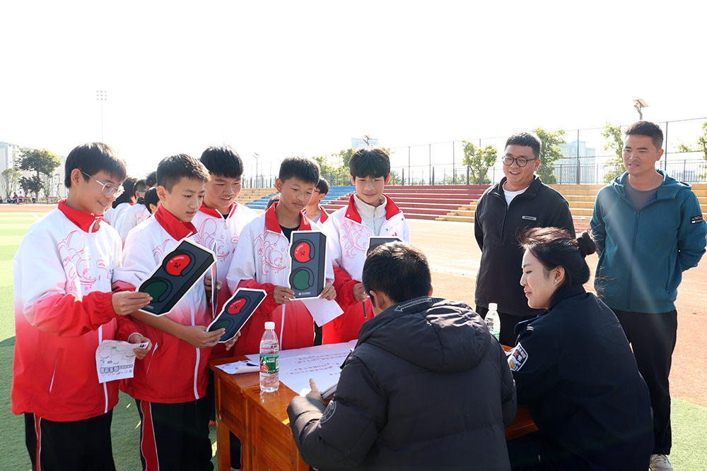 兴义：“法保游园会”进校园 法治教育趣味十足(图2)