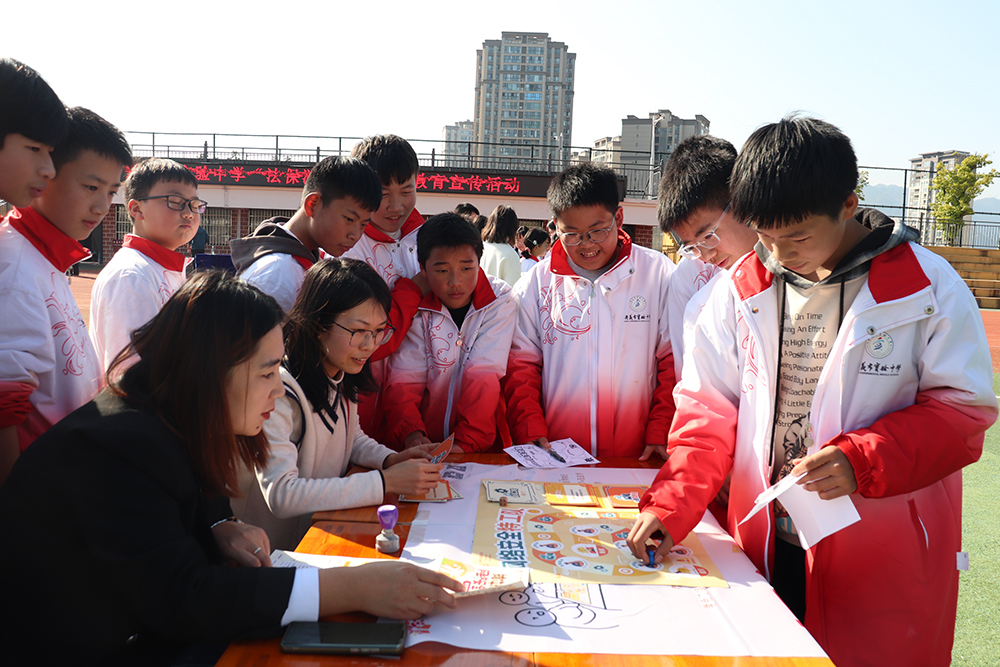 兴义：“法保游园会”进校园 法治教育趣味十足(图3)