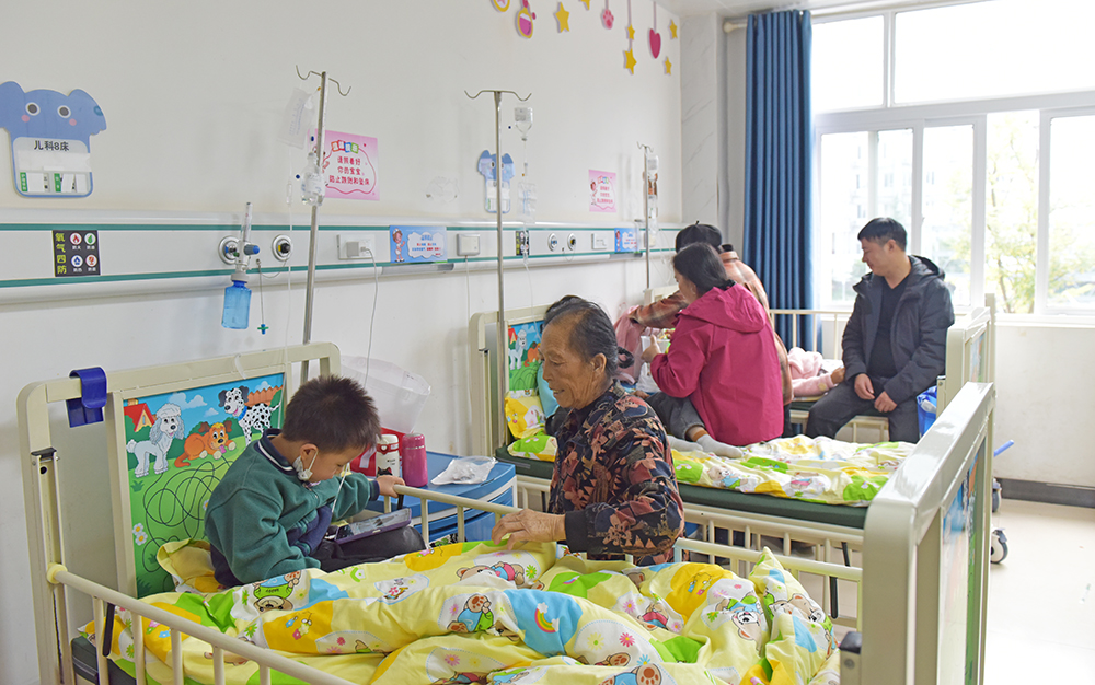 兴义：二级医院一级费用 市民享受家门口优质医疗服务(图2)