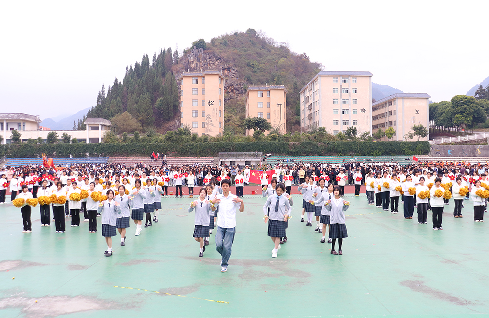 兴义市中等职业学校第五届“一二·九”学生运动会暨教职工趣味运动会开幕(图5)